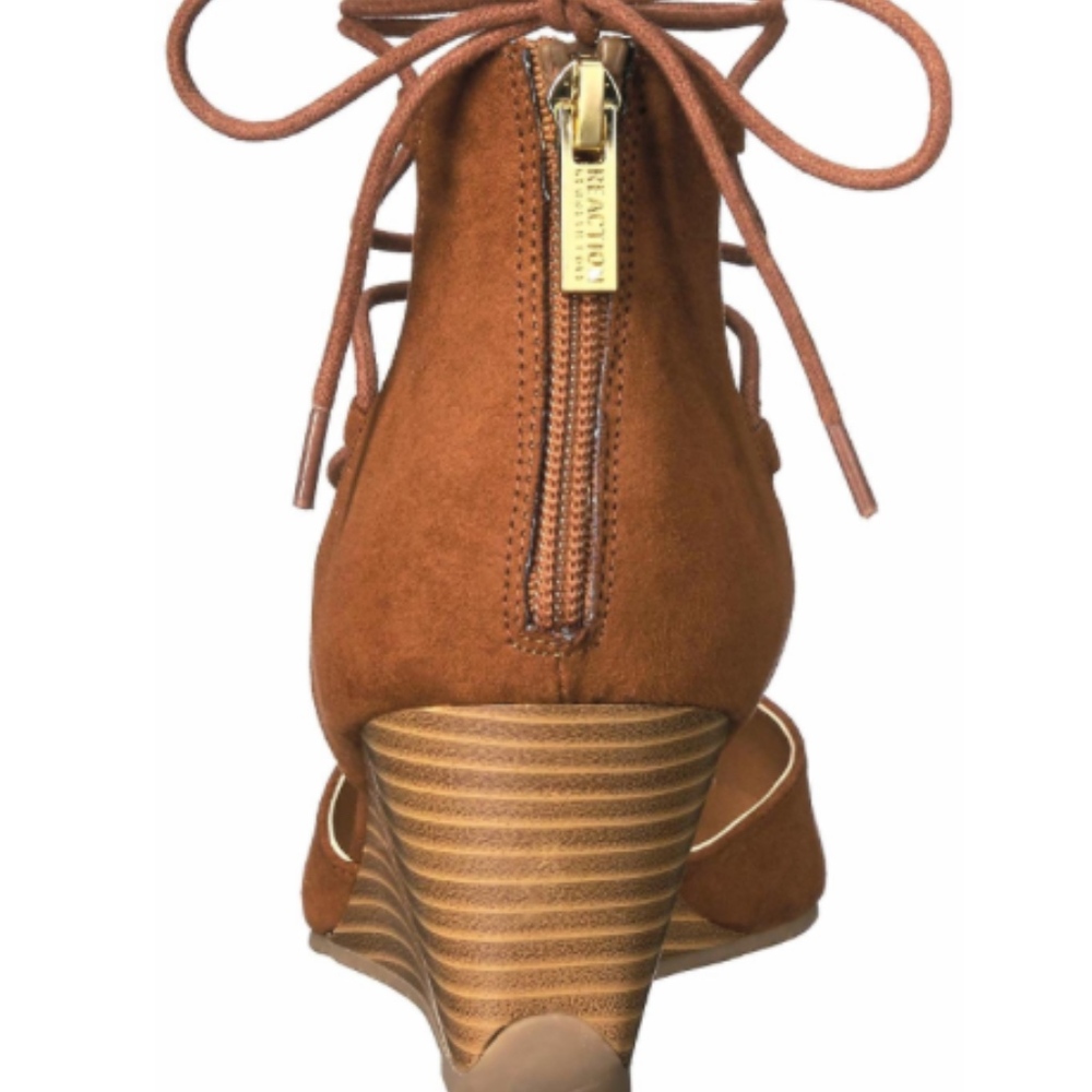 Kenneth Cole Reaction ( Stand Down Wedge)